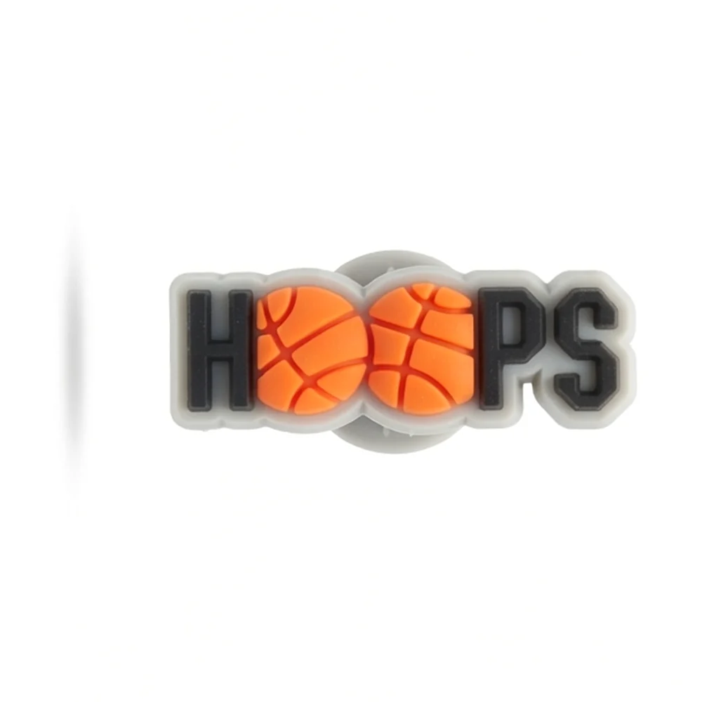 Jibbitz HOOPS en lettres noires avec deux ballons de basket orange, contour gris