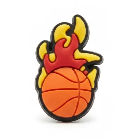 Jibbitz ballon de basket orange entouré de flammes rouges et jaunes, contour noir