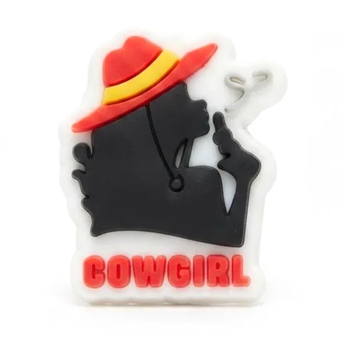 Jibbitz silhouette de cowgirl noire au chapeau rouge à bande jaune, lettrage COWGIRL