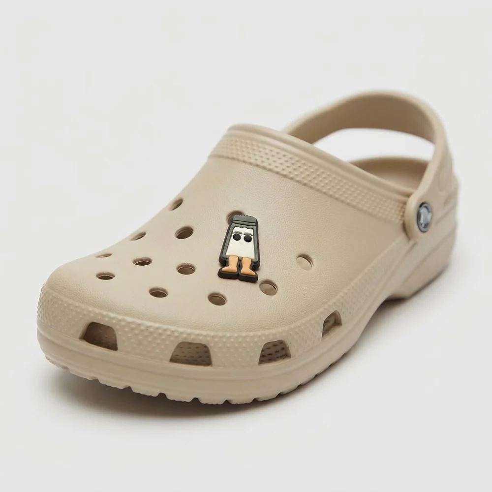 Jibbitz salière rigolote clipsé sur une Crocs
