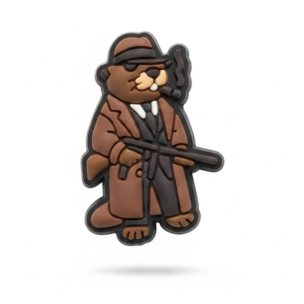 Jibbitz castor en manteau marron et chapeau mou tenant une mitraillette de cartoon