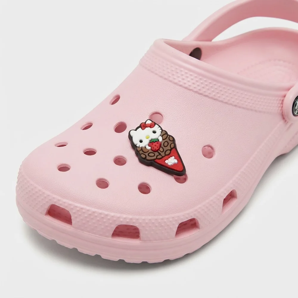 Charm Hello Kitty cornet de glace sur une Crocs rose pâle