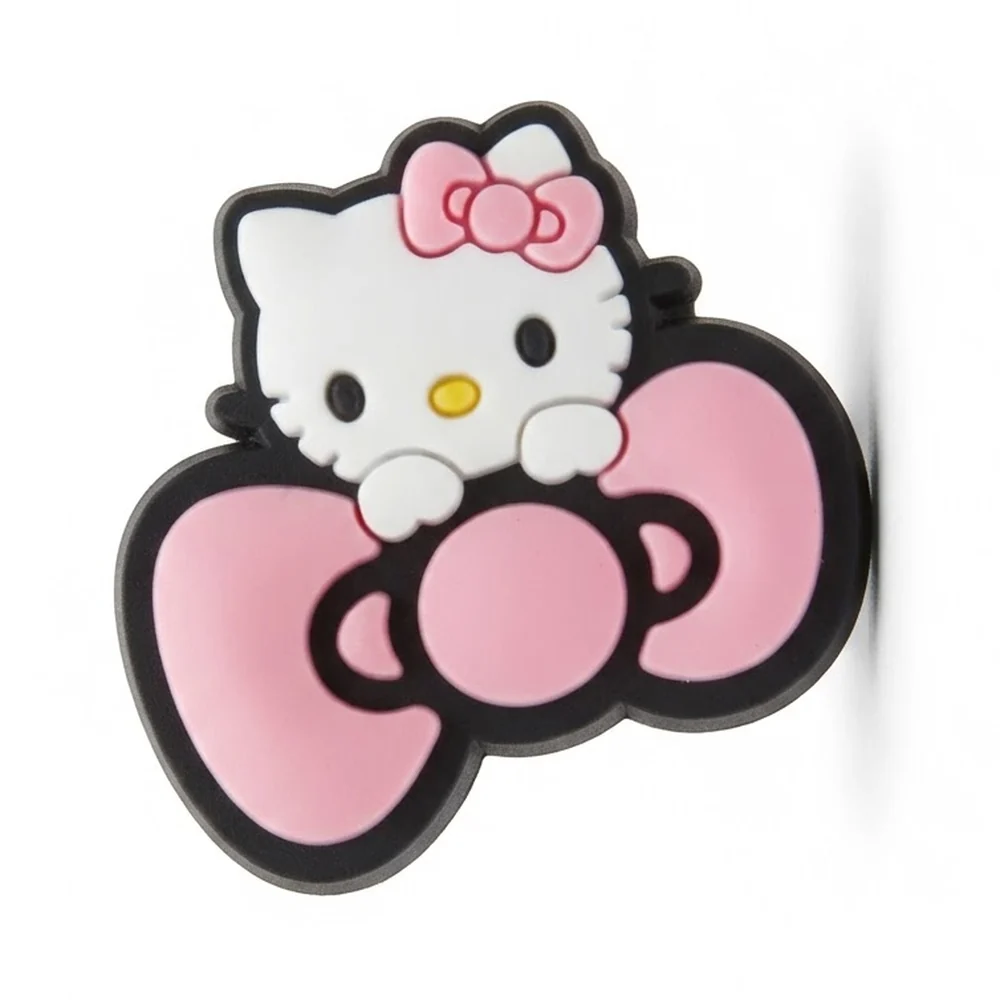 Jibbitz Hello Kitty derrière un énorme nœud rose bonbon, petit nœud rose sur l'oreille
