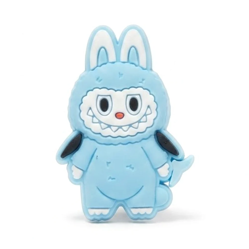 Jibbitz Labubu bleu ciel avec nageoires et queue de requin, corps entier