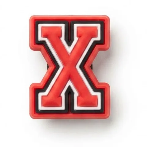 Jibbitz lettre X rouge style universitaire bordée de blanc et de noir