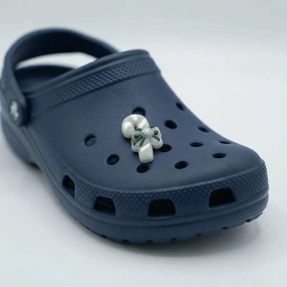 Jibbitz sucre d'orge clipsé sur une Crocs