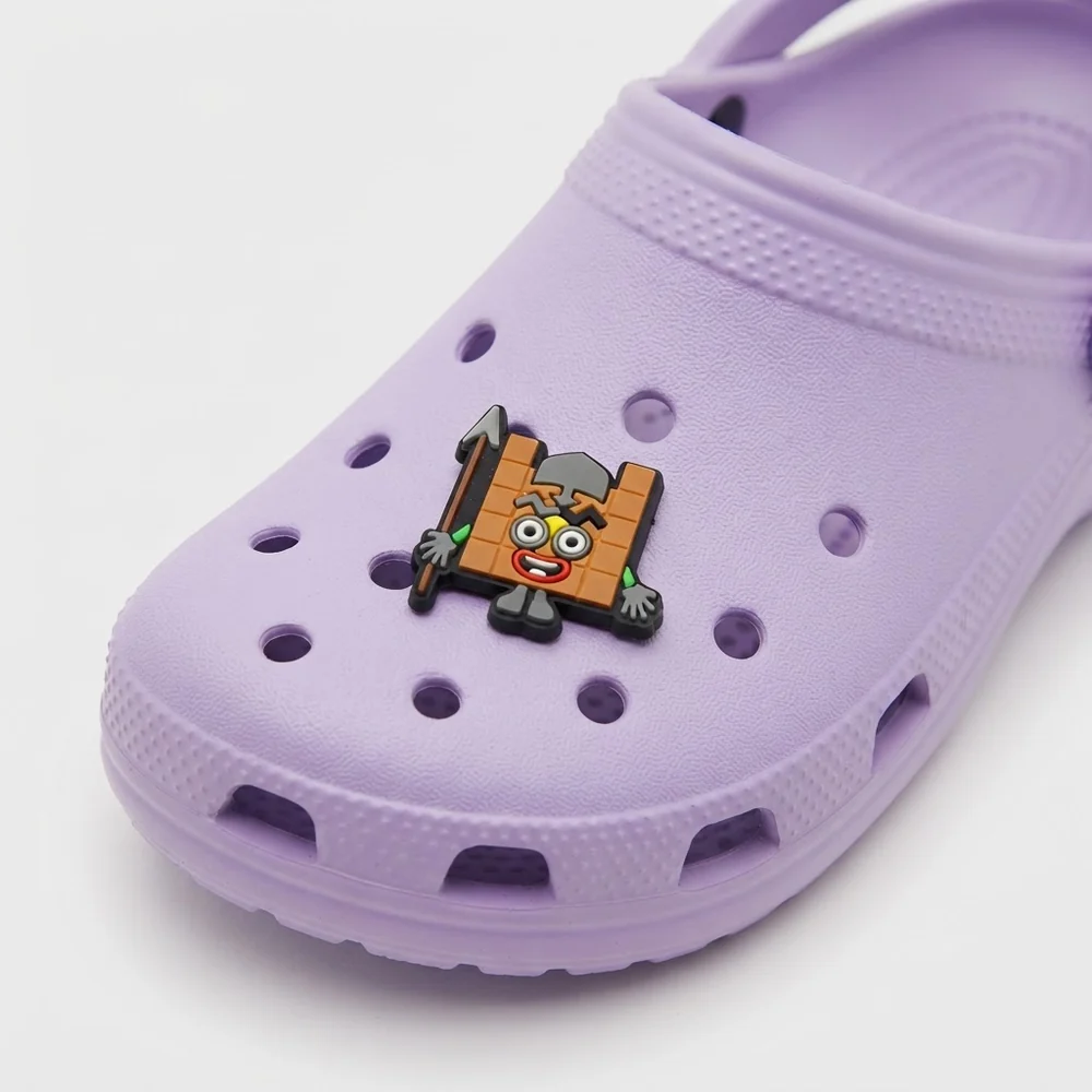 Charm Numberblocks viking porté sur une Crocs d'enfant