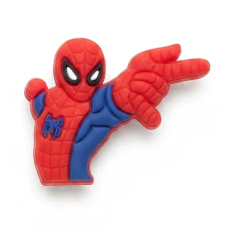 Jibbitz Spider-Man en costume rouge et bleu, bras tendu pour lancer sa toile