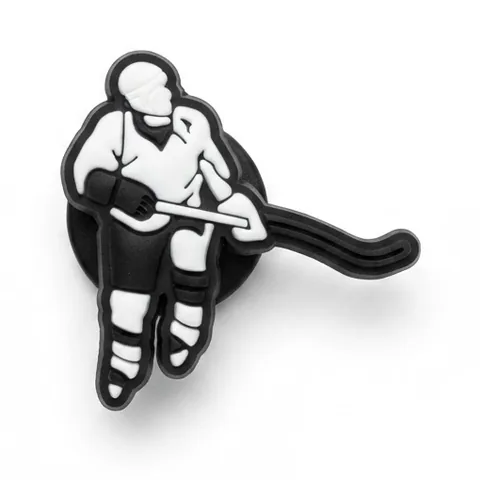 Jibbitz joueur de hockey noir et blanc penché en avant avec sa crosse
