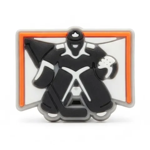 Jibbitz gardien de hockey noir et blanc devant une cage au cadre orange, version fluo